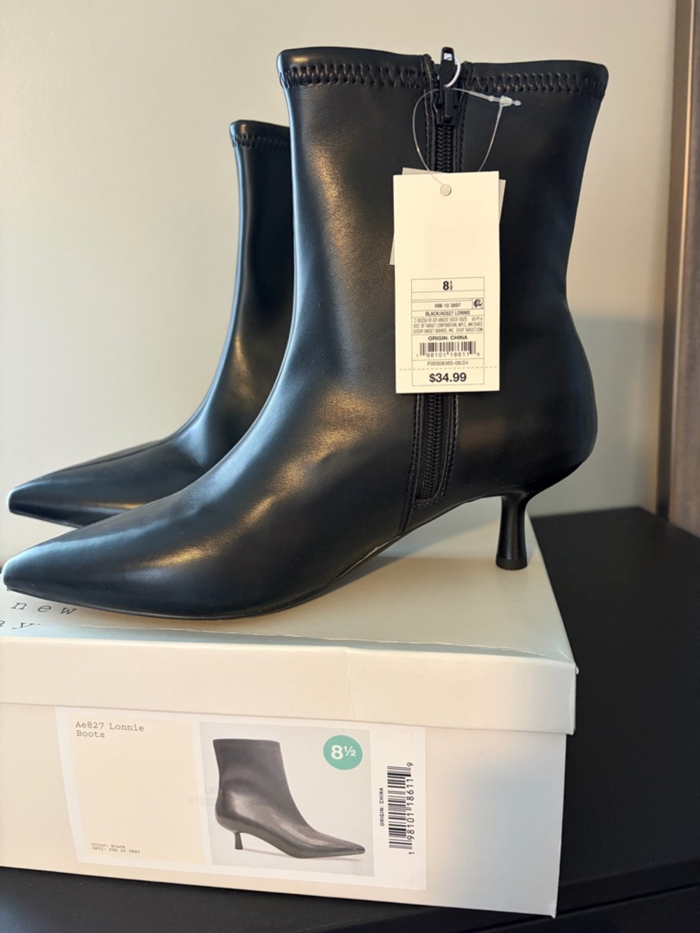 Black Women's Pointed Toe Ankle Boots - Size 8½